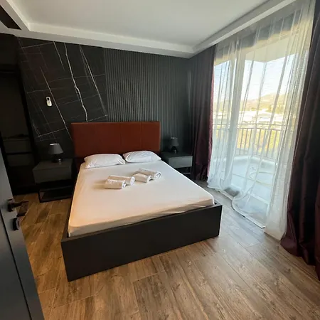 Isitmali Havuzlu Lueks * Kusadasi
