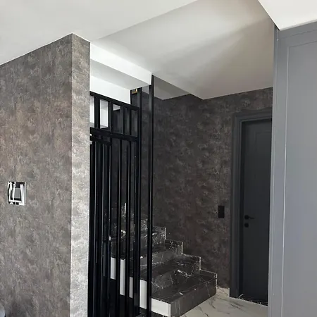 Isitmali Havuzlu Lueks Apartment Kusadasi