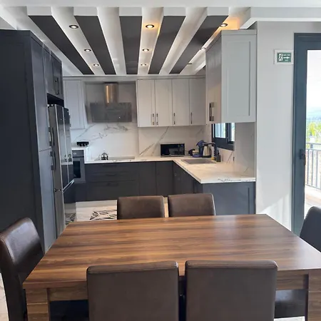 Isitmali Havuzlu Lueks Apartment Kusadası